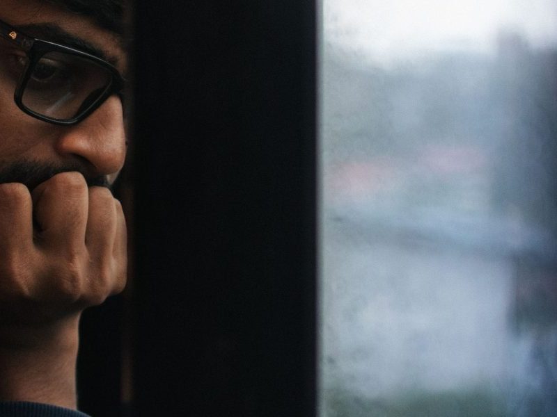 How to Treat Anxiety with Therapy Medication and Lifestyle Changes